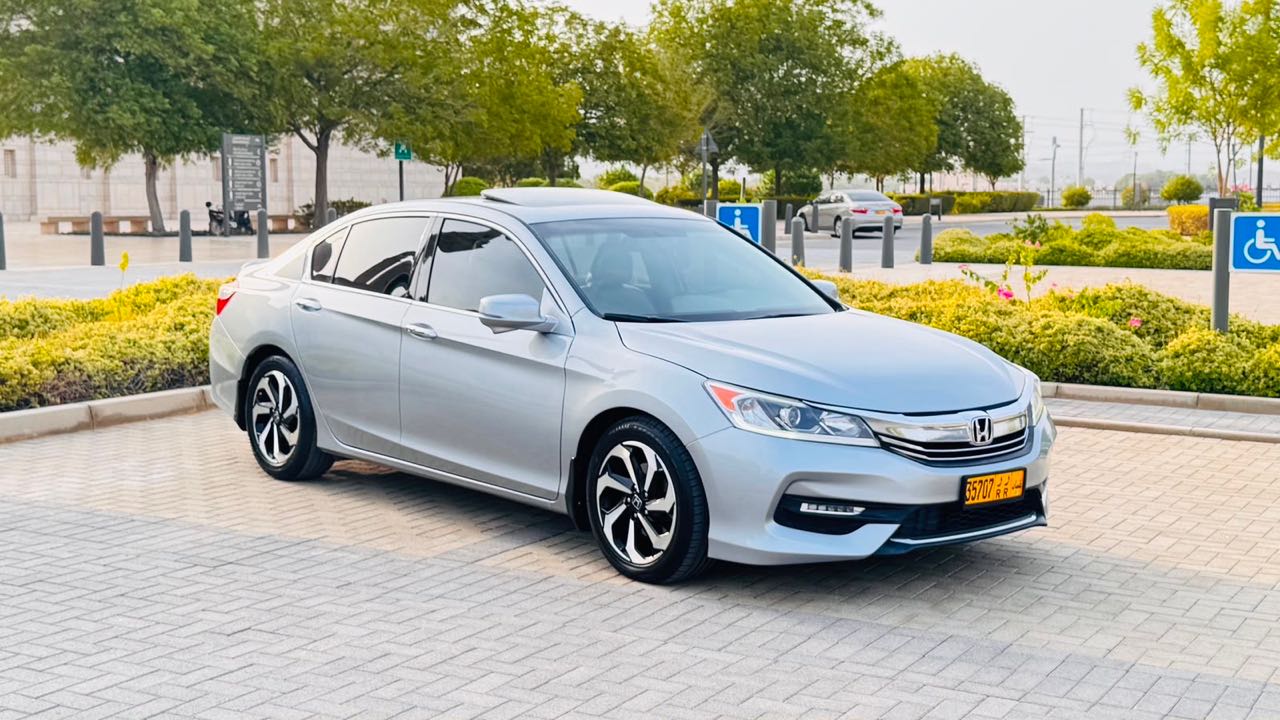 Car Image 2017 HONDA ACCORD SPORT