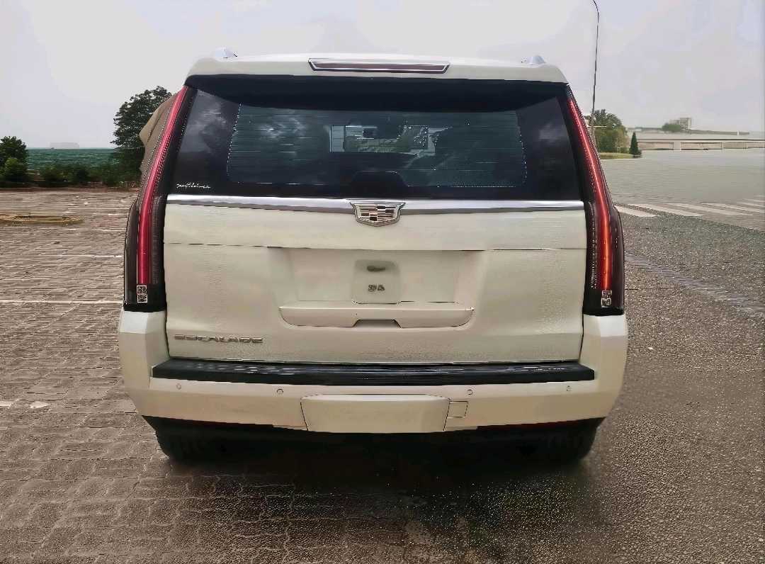 Car Image 2015 CADILLAC ESCALADE 