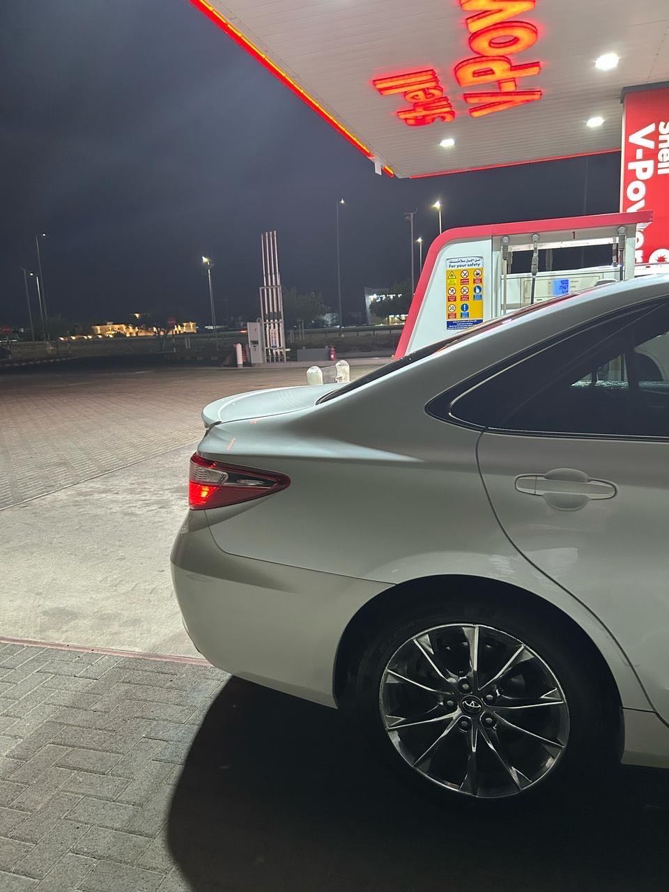 Car Image 2016 TOYOTA CAMRY XSE