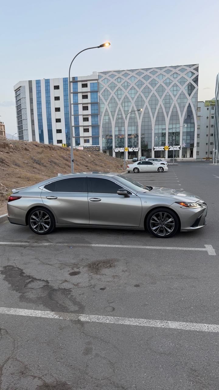 Car Image 2019 LEXUS ES F350