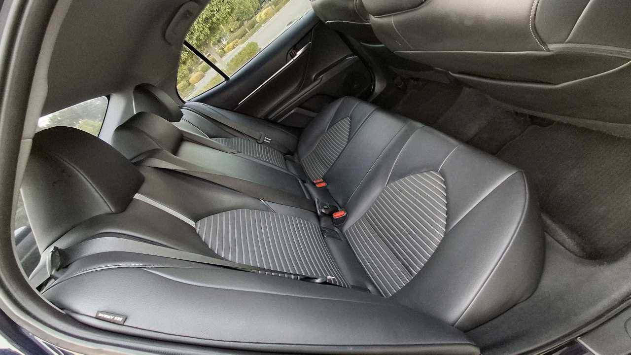 Car Image 2021 TOYOTA CAMRY SE