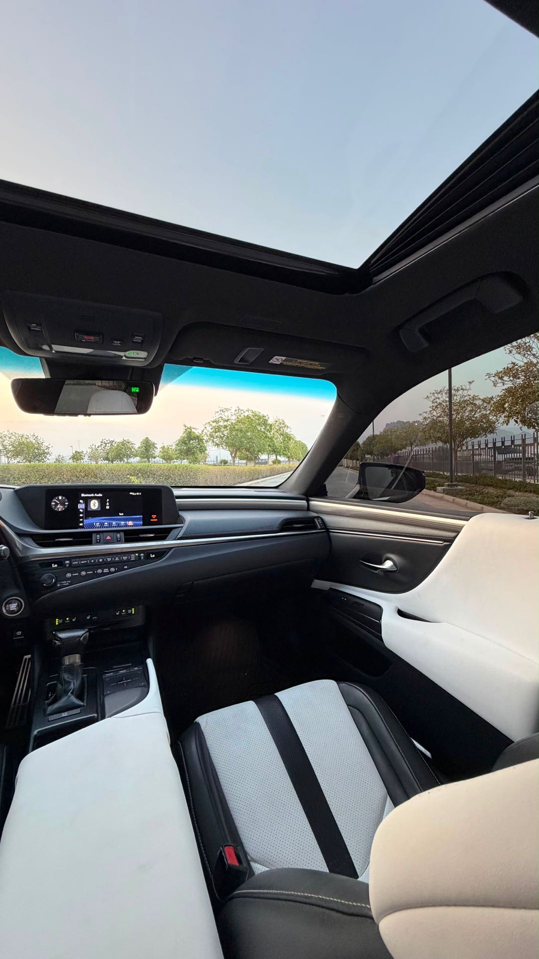 Car Image 2019 LEXUS ES F350
