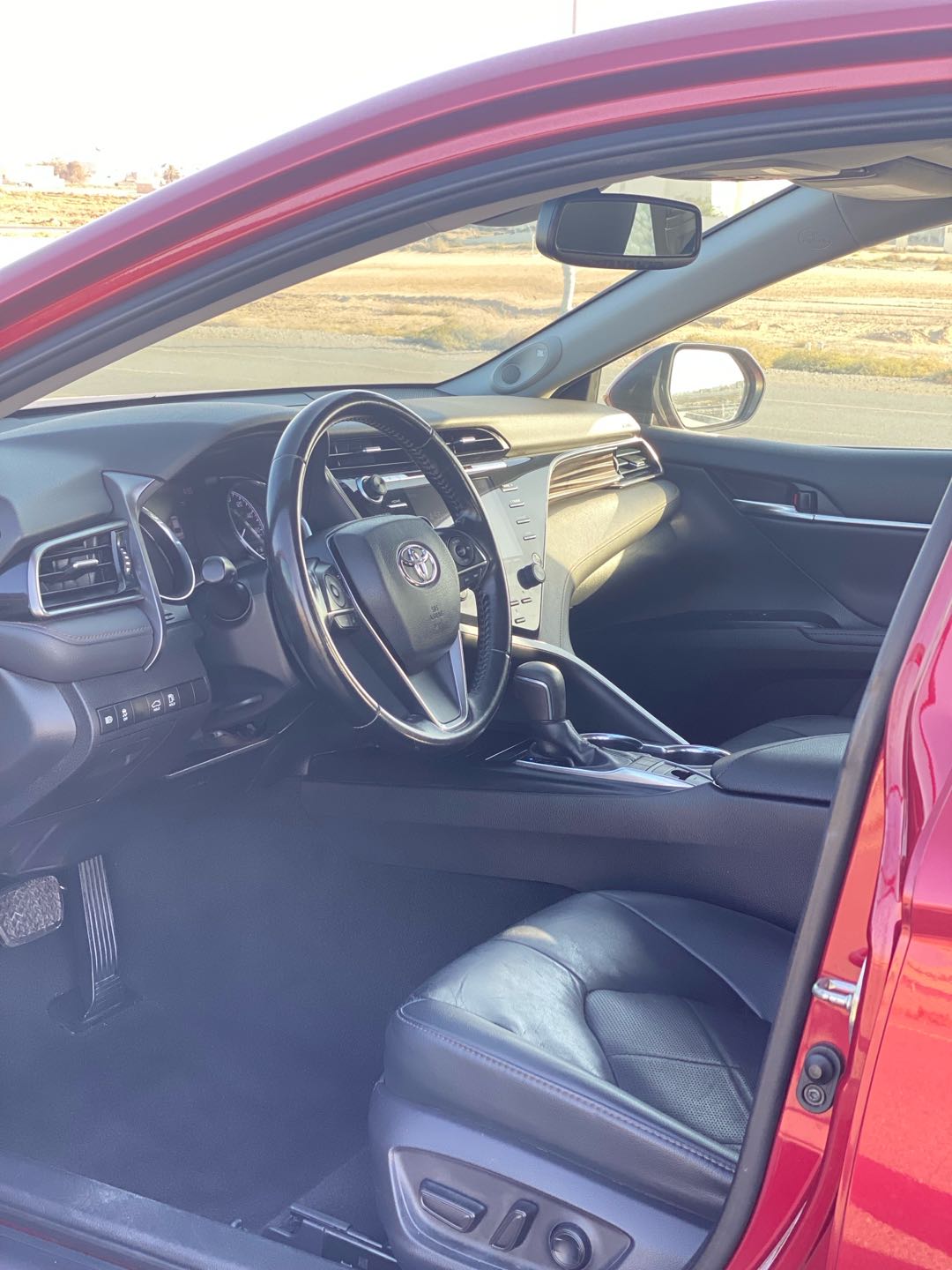 Car Image 2019 TOYOTA CAMRY XLE
