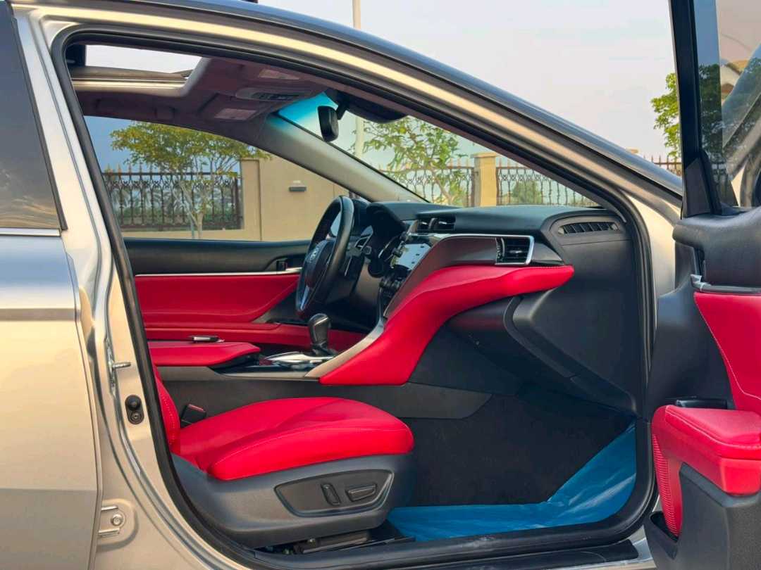 Car Image 2018 TOYOTA CAMRY XSE
