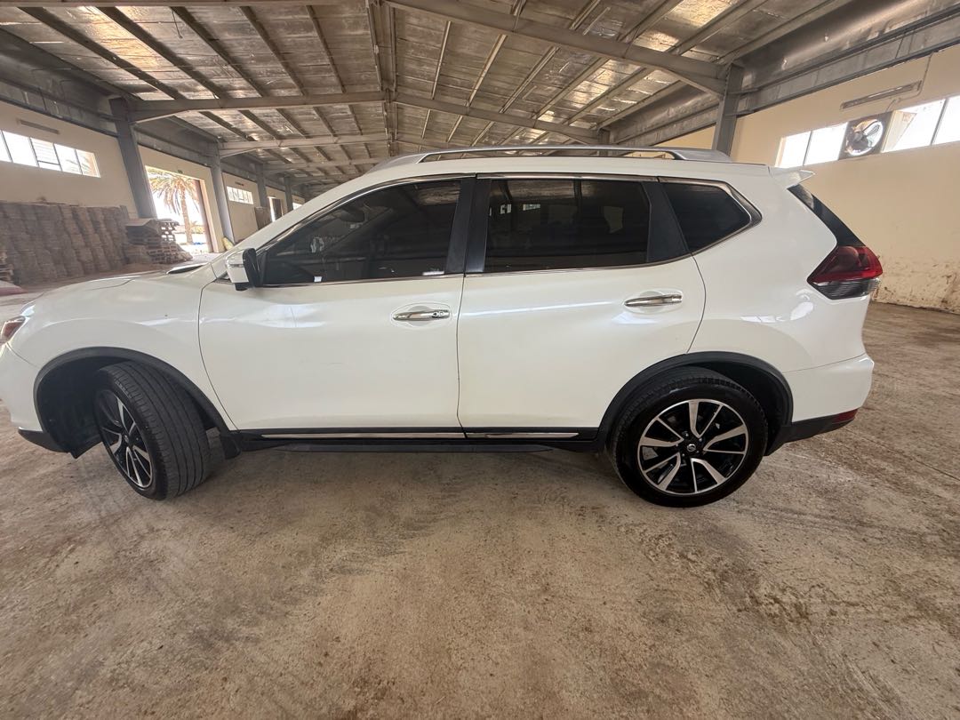 Car Image 2018 NISSAN ROGUE SL