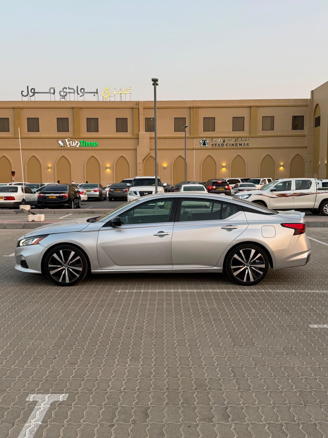 Car Image 2019 NISSAN ALTIMA SR