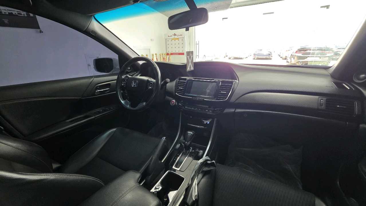 Car Image 2017 HONDA ACCORD SPORT
