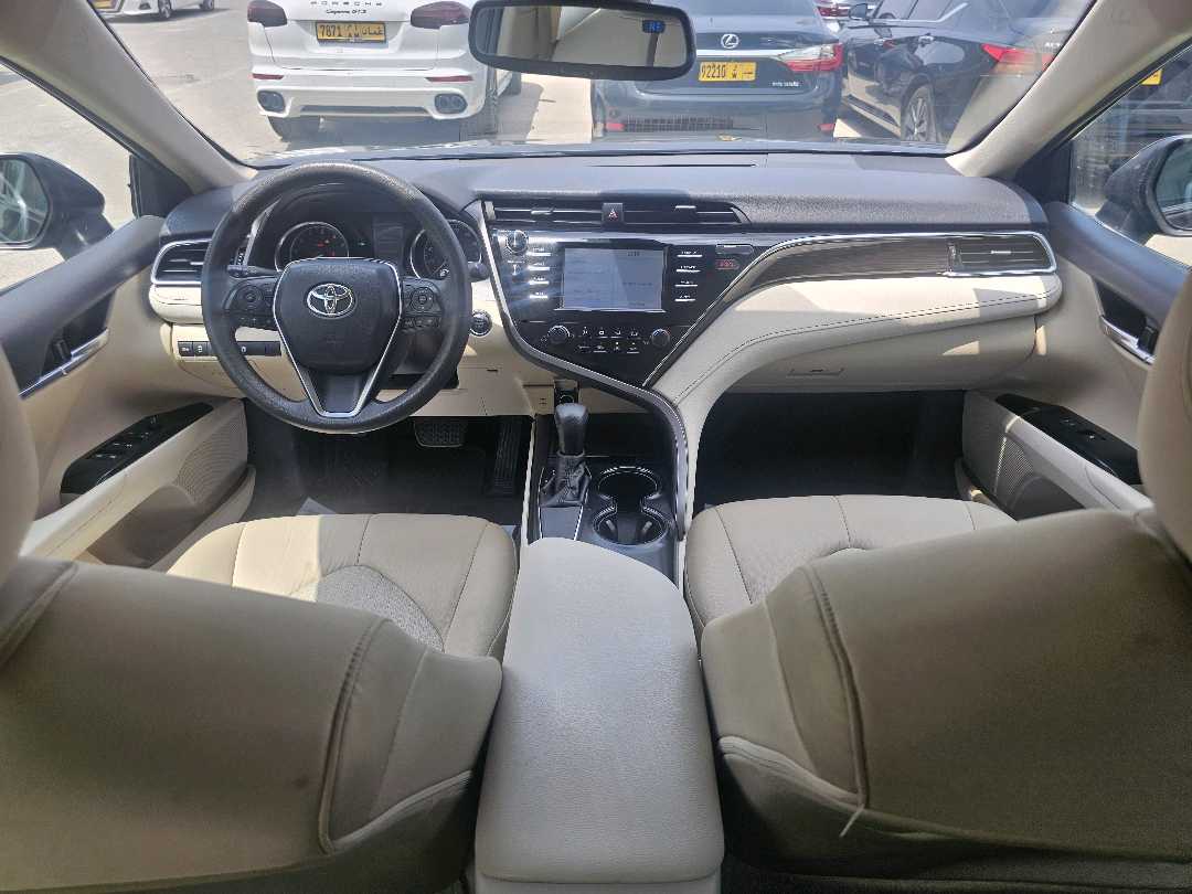Car Image 2018 TOYOTA CAMRY LE