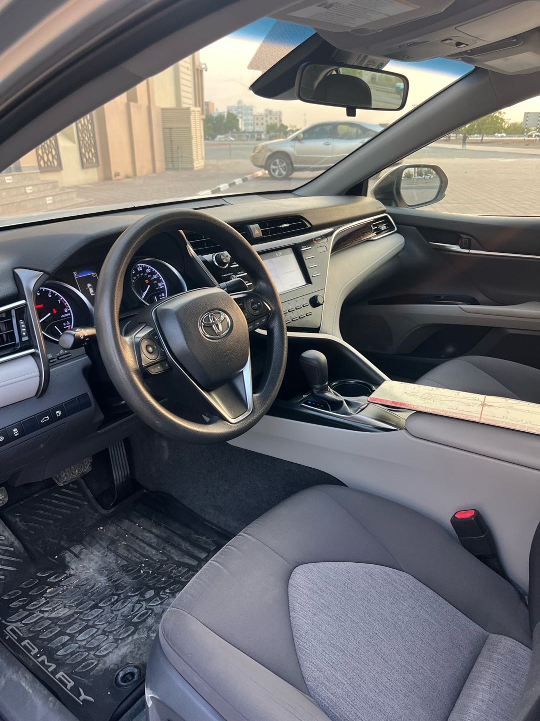 Car Image 2018 TOYOTA CAMRY LE