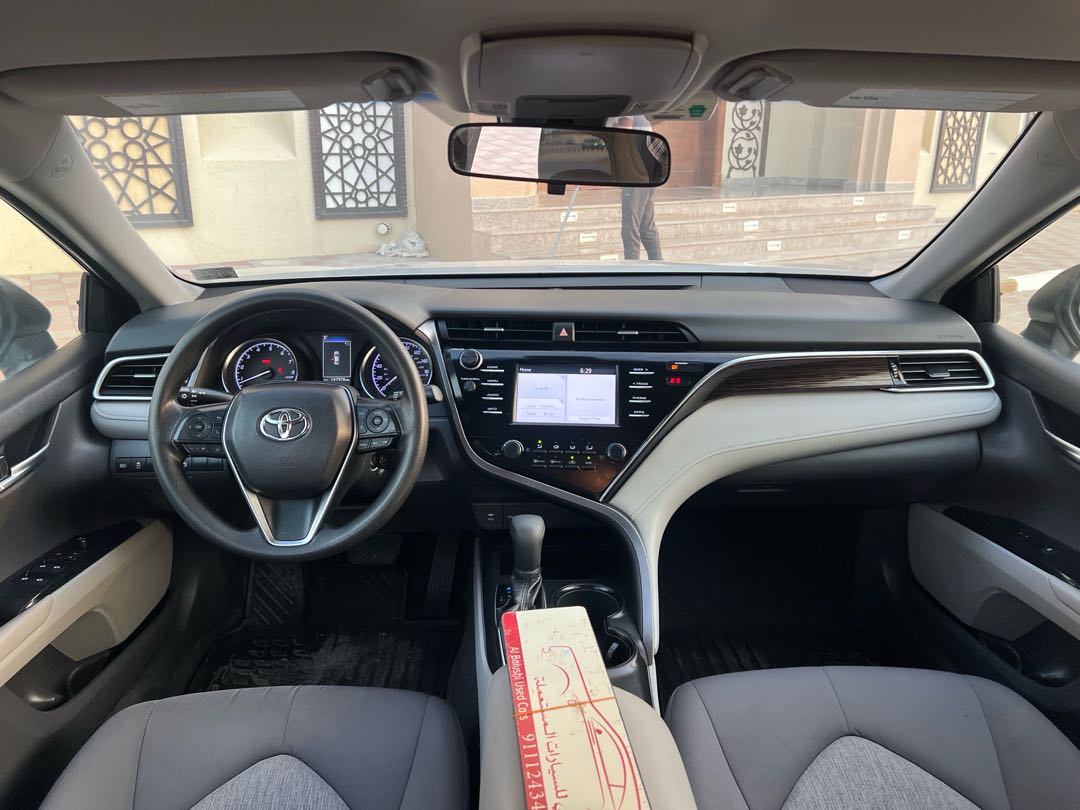 Car Image 2018 TOYOTA CAMRY LE