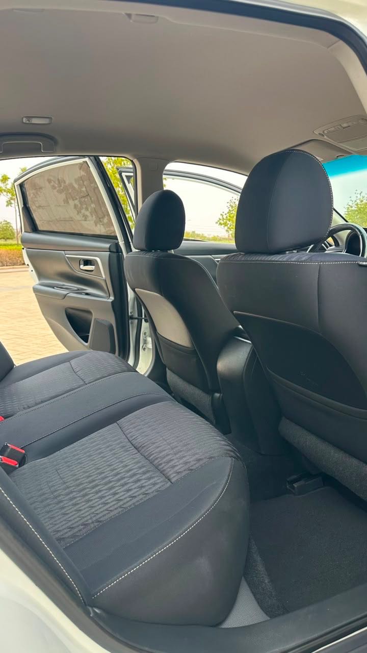 Car Image 2018 NISSAN ALTIMA SR