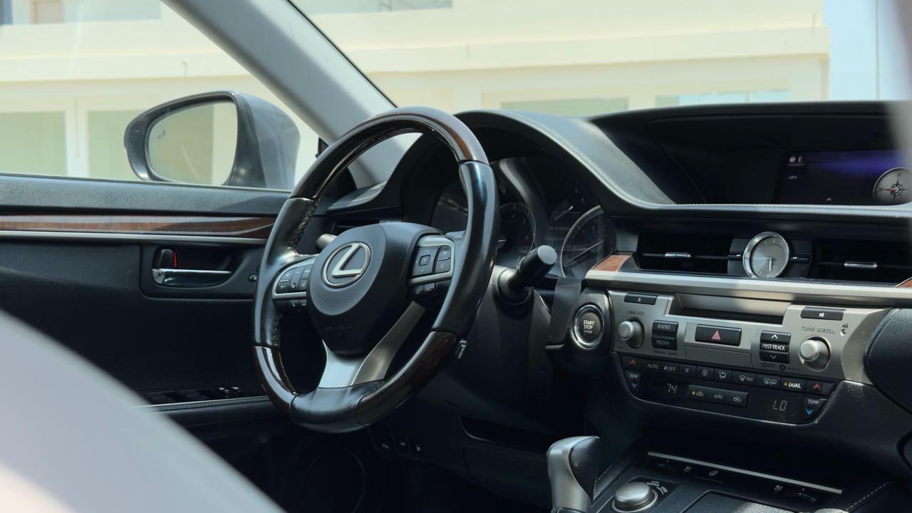 Car Image 2018 LEXUS ES 350