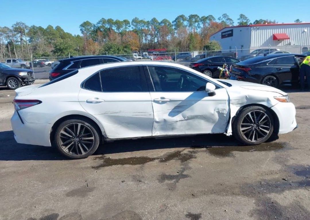 Car Image 2018 TOYOTA CAMRY XSE