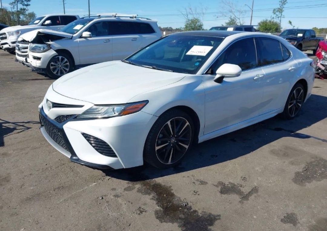 Car Image 2018 TOYOTA CAMRY XSE