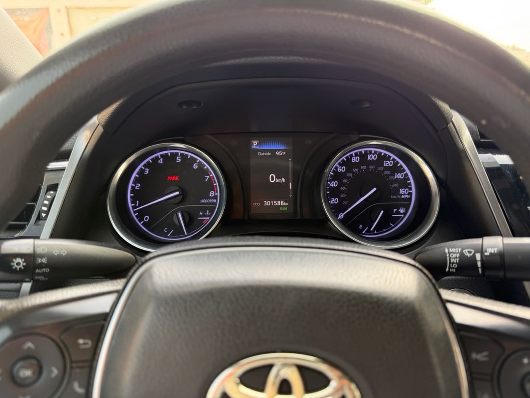 Car Image 2018 TOYOTA CAMRY LE