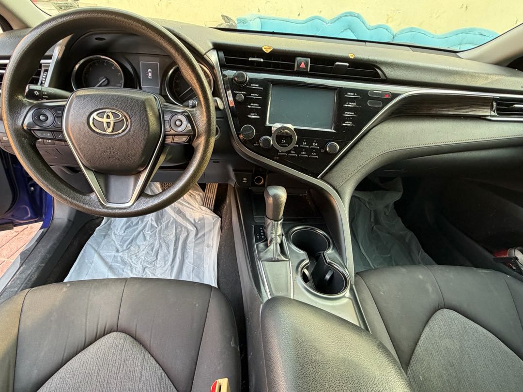 Car Image 2018 TOYOTA CAMRY LE