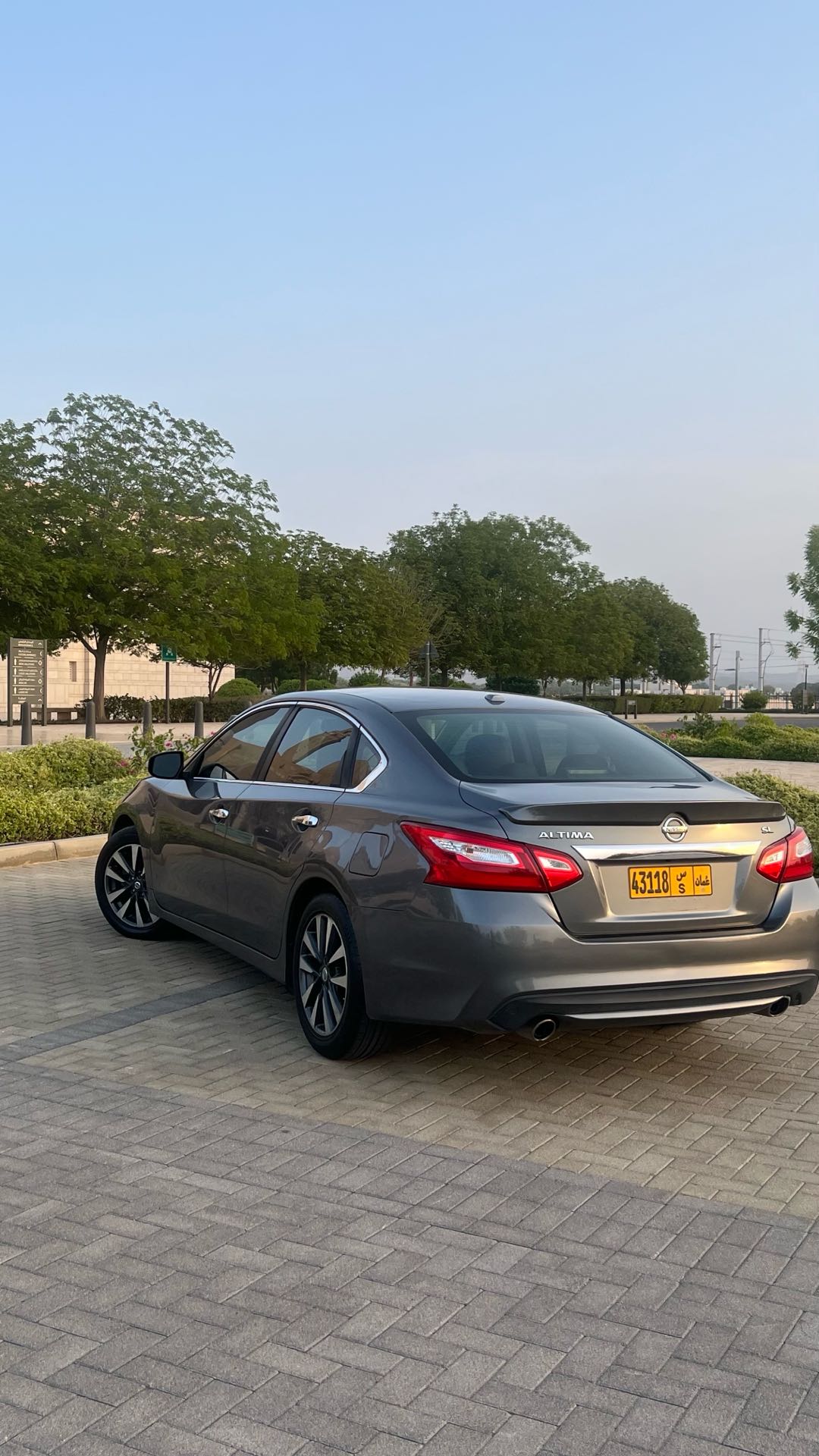 Car Image 2017 NISSAN ALTIMA SL