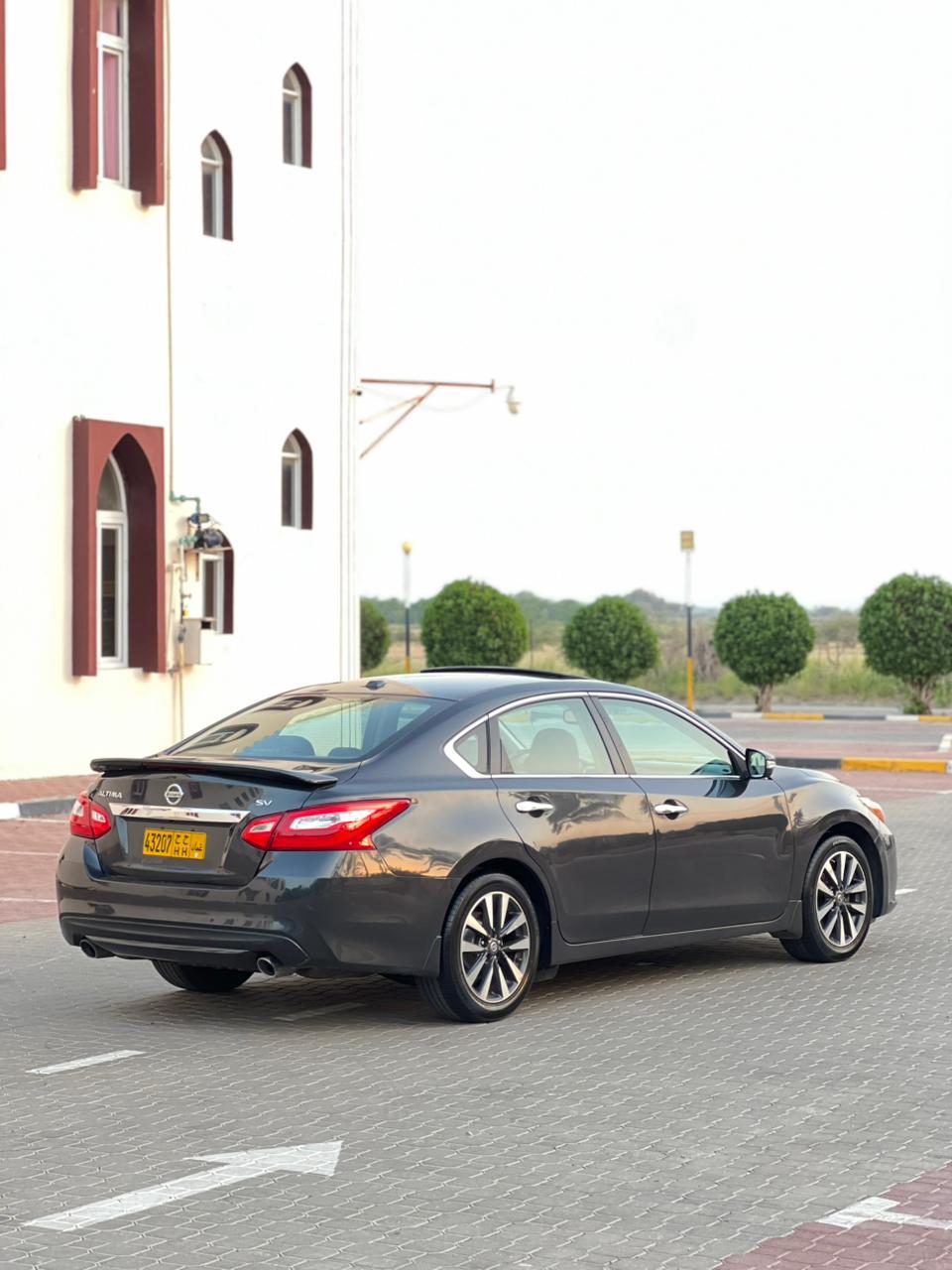 Car Image 2017 NISSAN ALTIMA SV