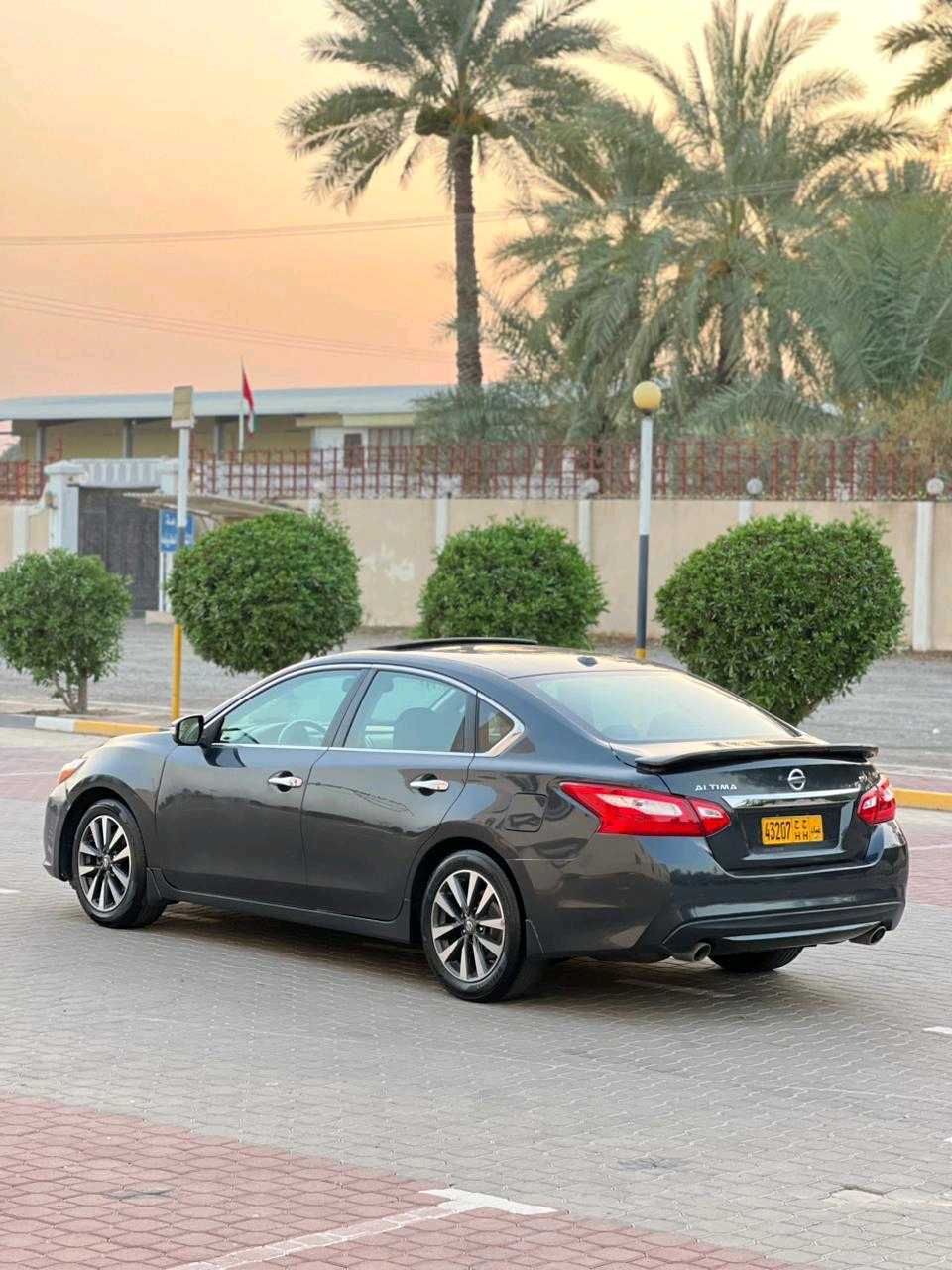 Car Image 2017 NISSAN ALTIMA SV