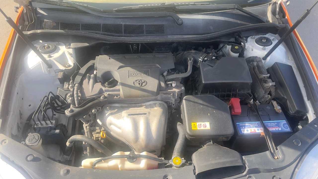 Car Image 2017 TOYOTA CAMRY LE