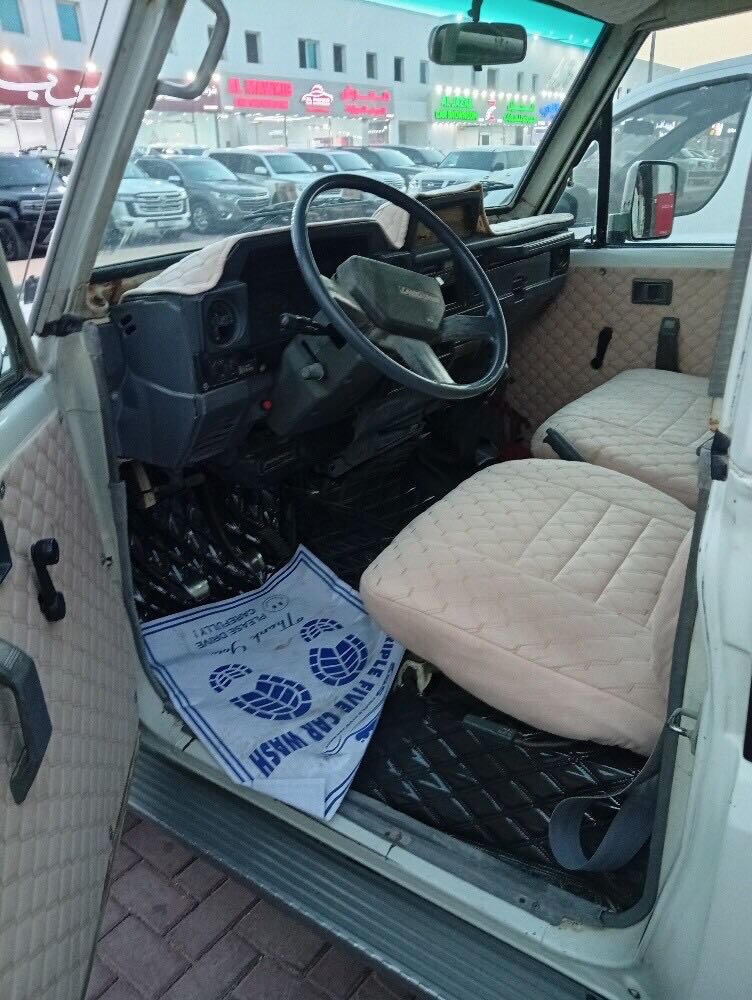 Car Image 1997 TOYOTA LAND CRUISER LX