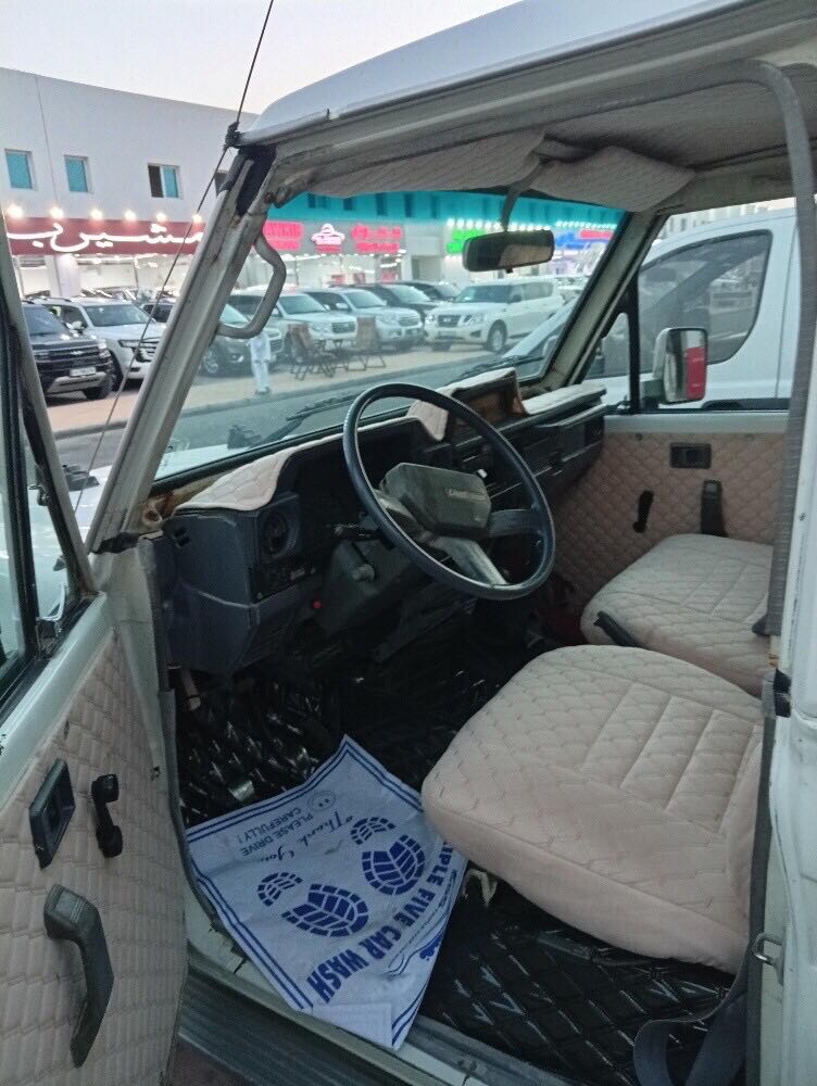 Car Image 1997 TOYOTA LAND CRUISER LX