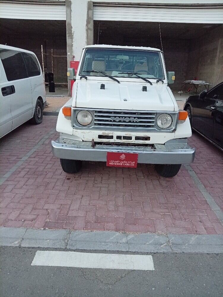 Car Image 1997 TOYOTA LAND CRUISER LX