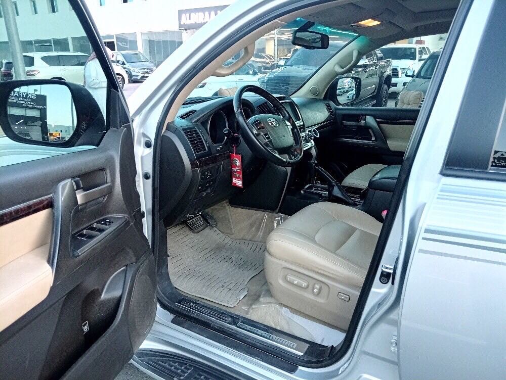 Car Image 2010 TOYOTA LAND CRUISER VX.R