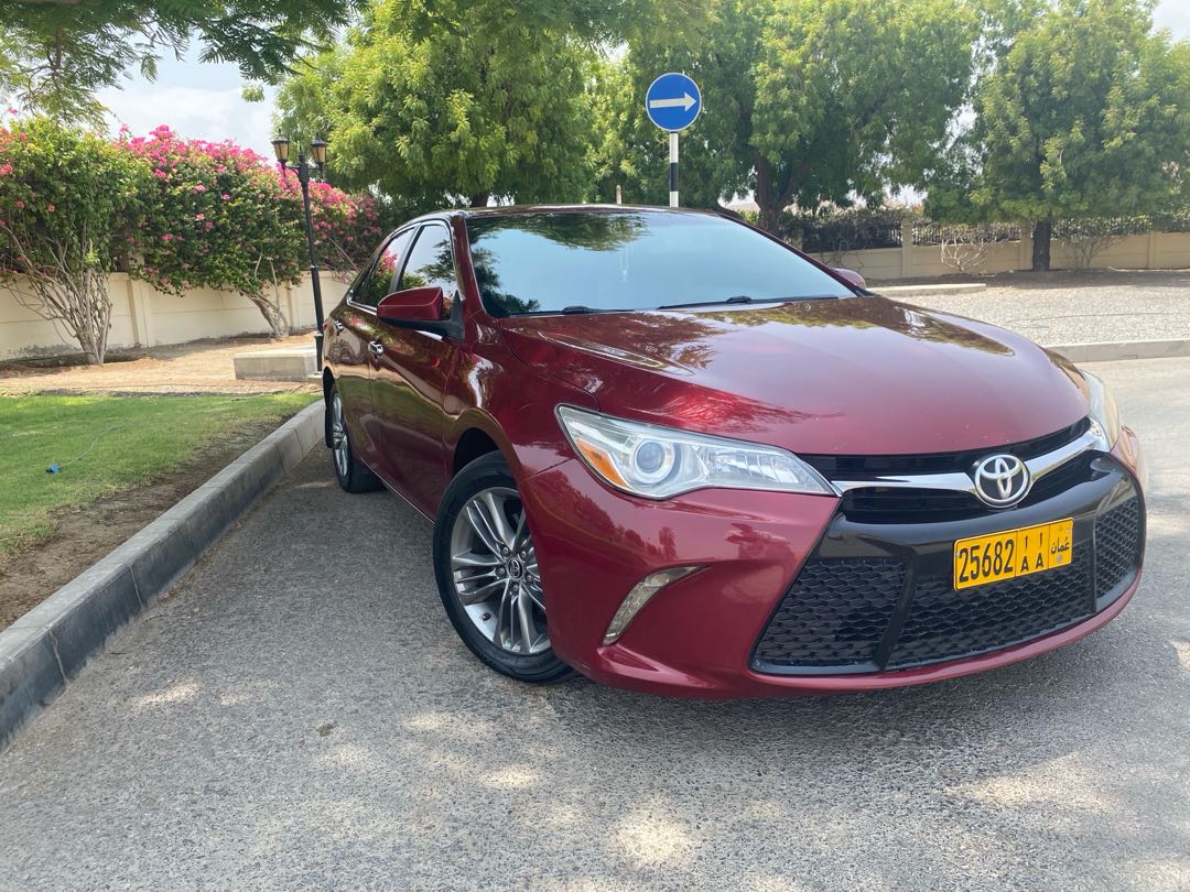 Car Image 2015 TOYOTA CAMRY SE