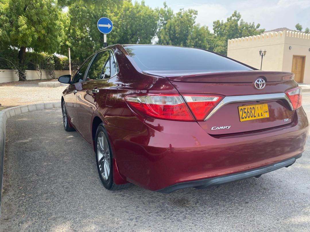 Car Image 2015 TOYOTA CAMRY SE