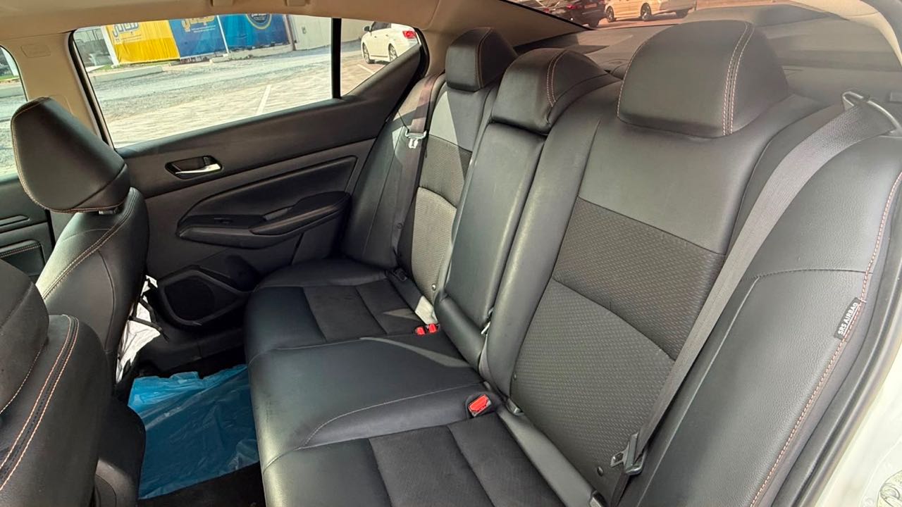 Car Image 2019 NISSAN ALTIMA SR