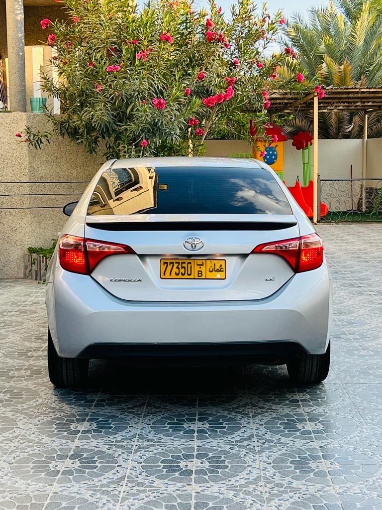 Car Image 2018 TOYOTA COROLLA LE