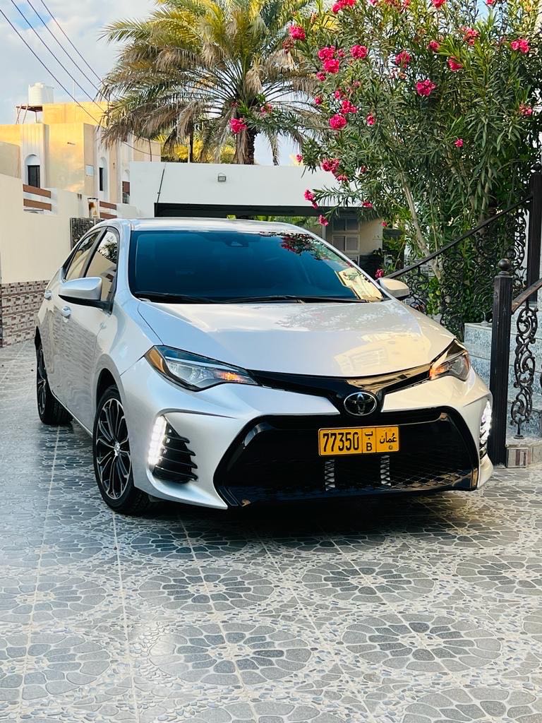 Car Image 2018 TOYOTA COROLLA LE