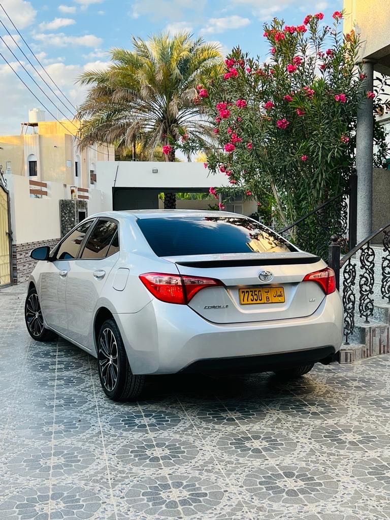 Car Image 2018 TOYOTA COROLLA LE