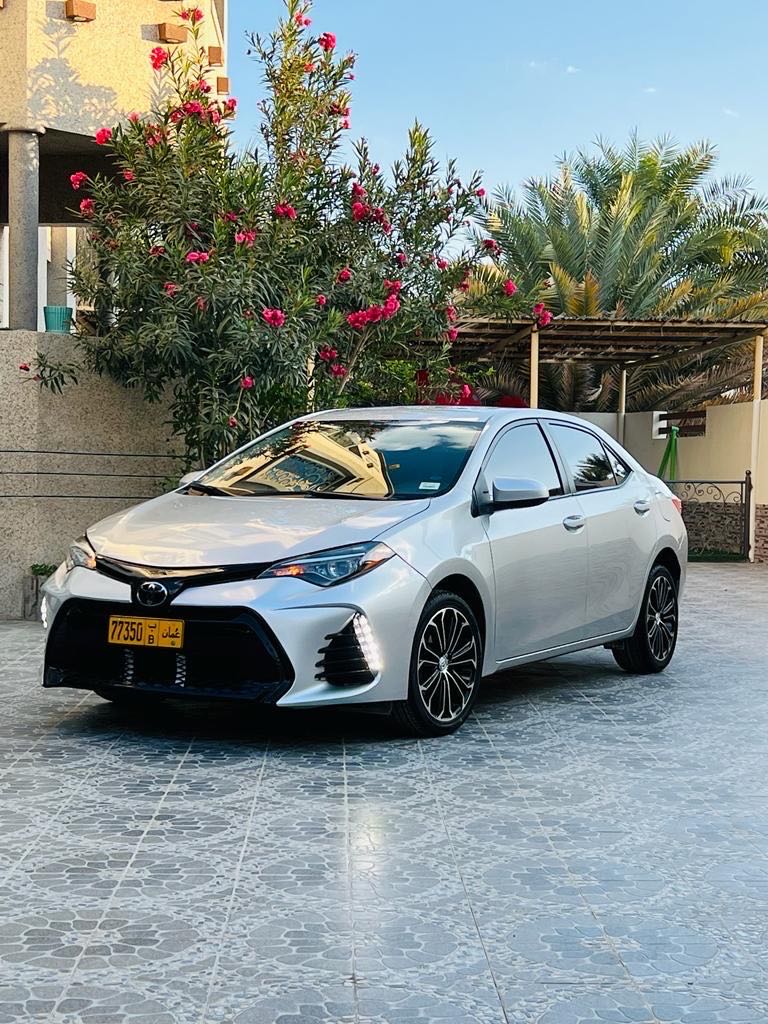 Car Image 2018 TOYOTA COROLLA LE