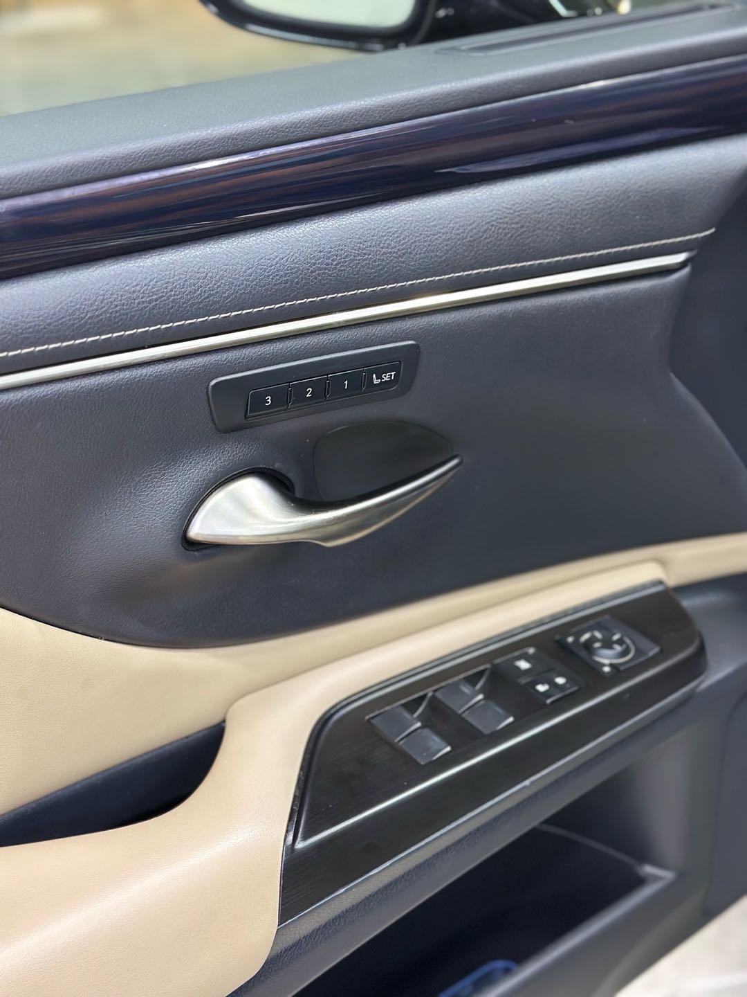 Car Image 2019 LEXUS ES 350