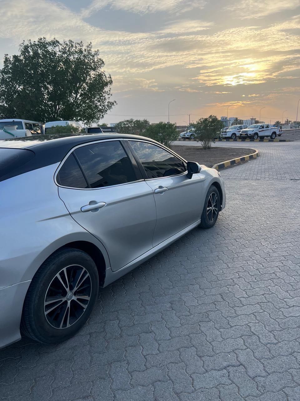 Car Image 2019 TOYOTA CAMRY LE