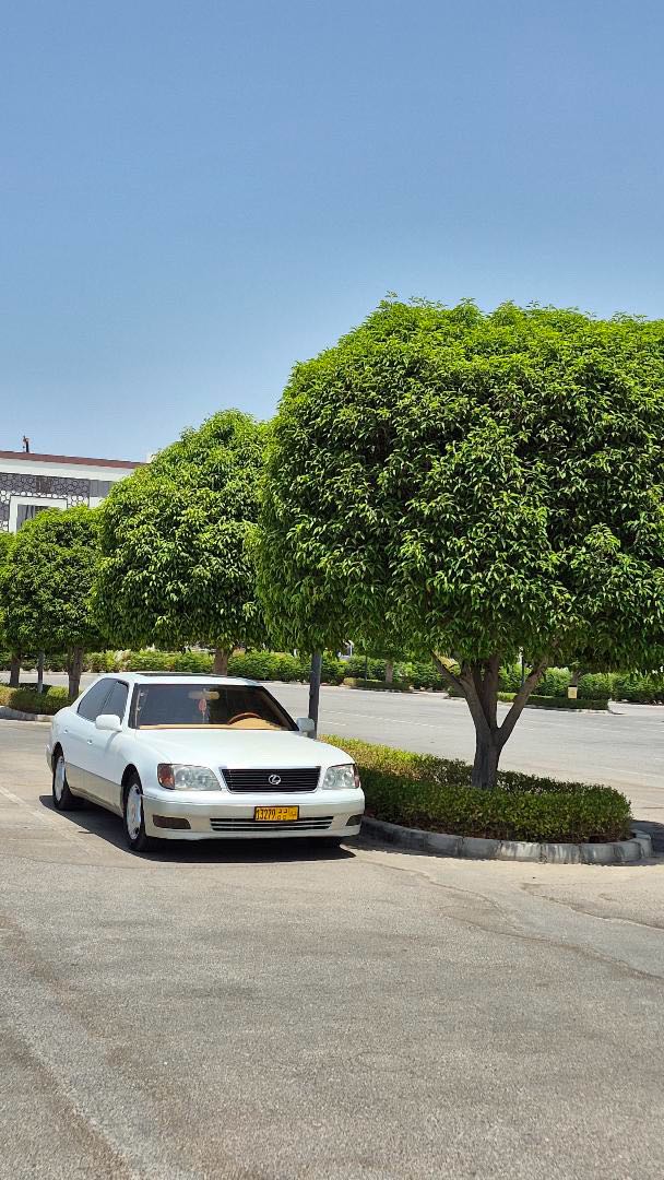 Car Image 1998 LEXUS LS 400