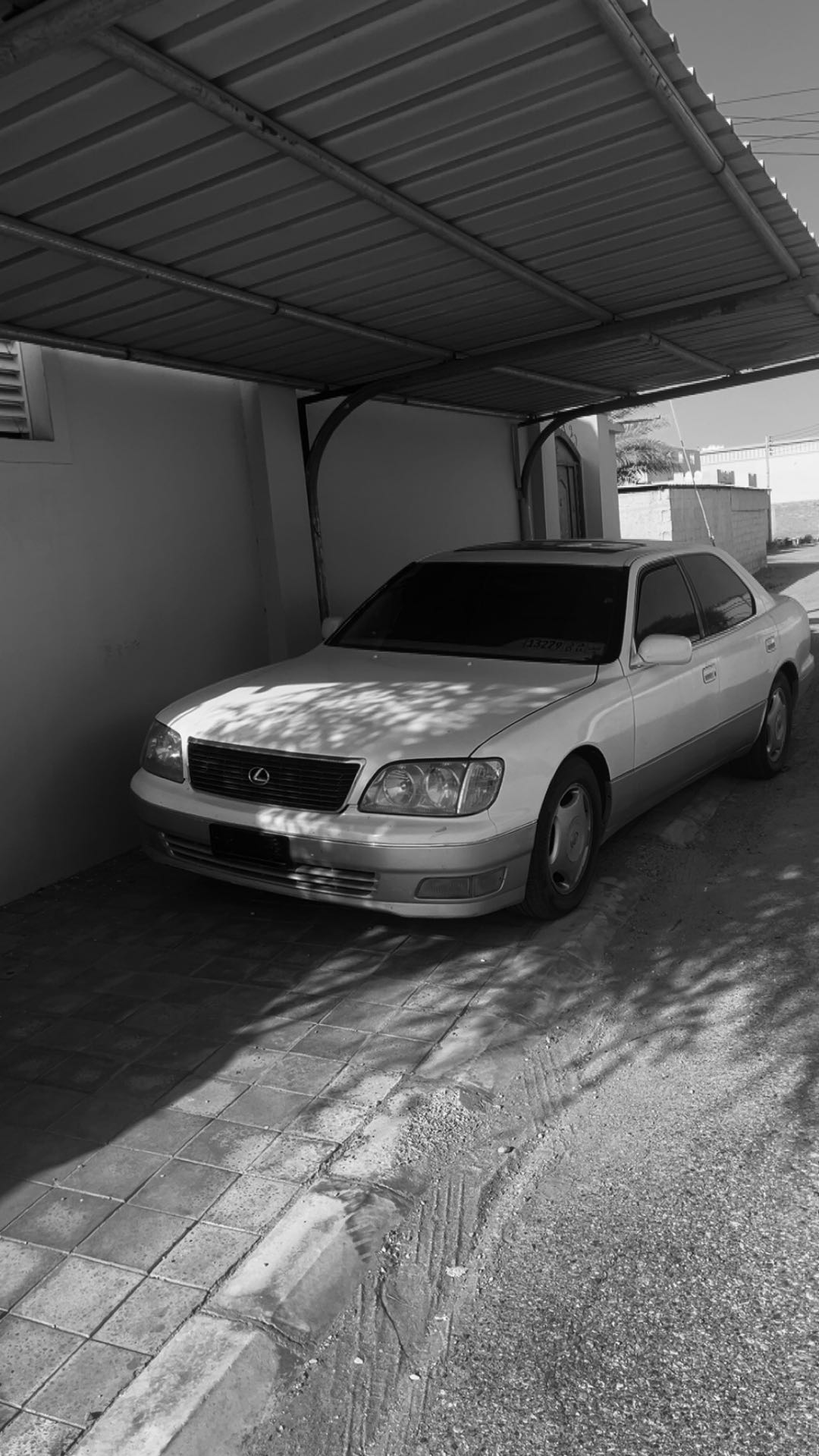 Car Image 1998 LEXUS LS 400