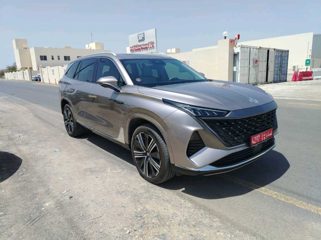 أم جي RX9 2025