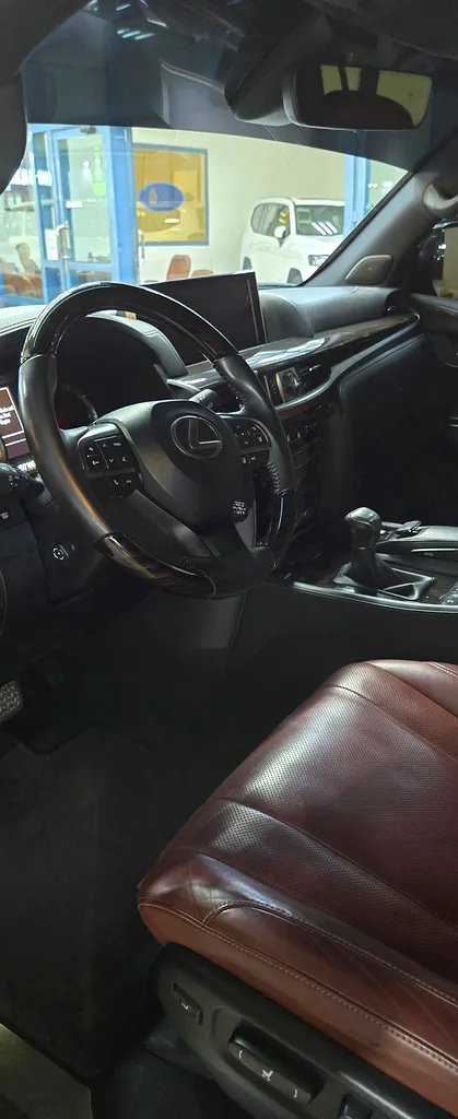 Car Image 2019 LEXUS LX 570