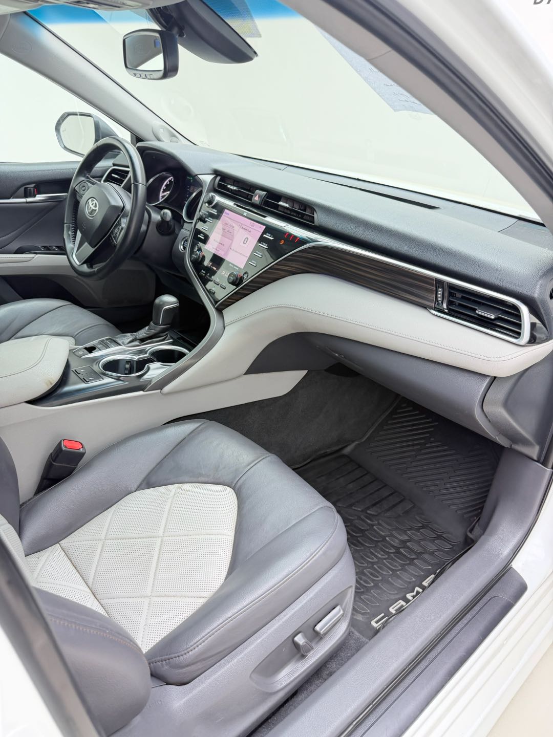 Car Image 2018 TOYOTA CAMRY XLE