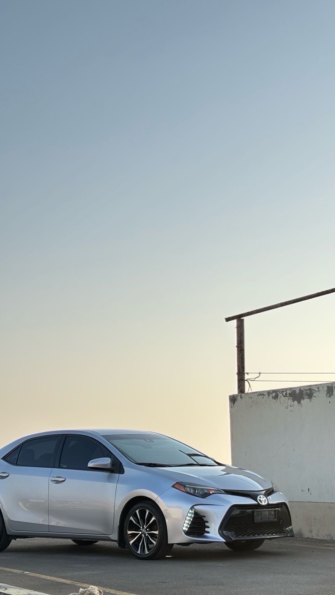 Car Image 2017 TOYOTA COROLLA LE