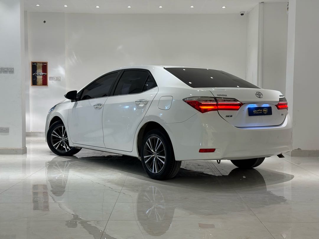 Car Image 2018 TOYOTA COROLLA SE