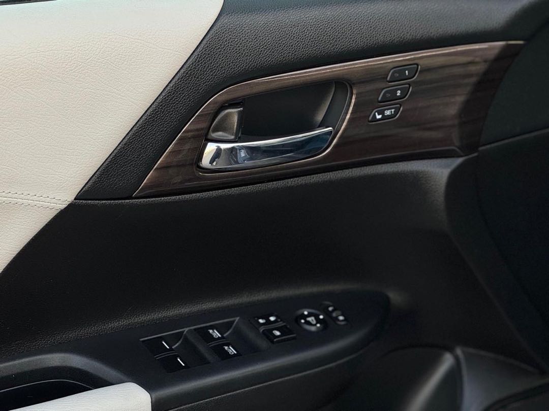 Car Image 2017 HONDA ACCORD EXL