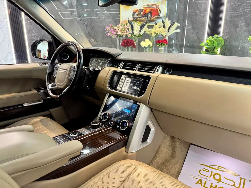 Car Image 2015 LAND ROVER VOGUE 