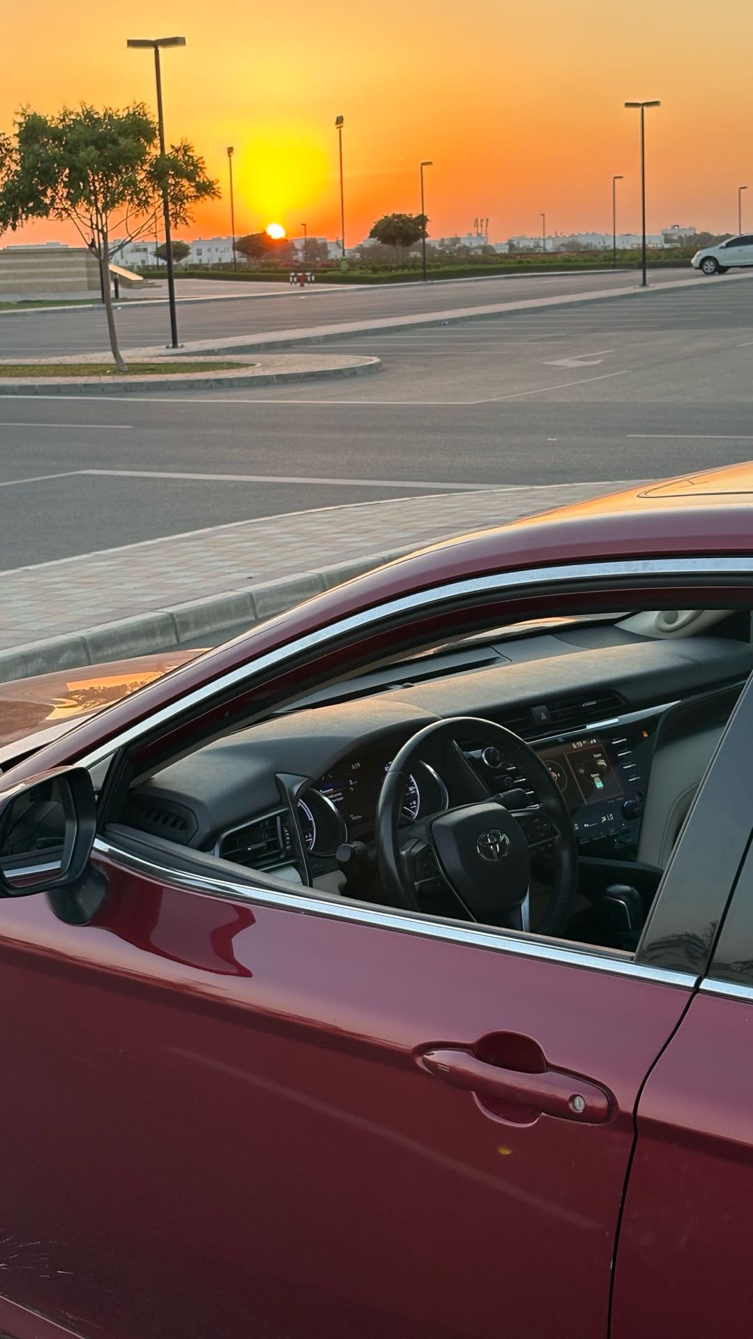 Car Image 2020 TOYOTA CAMRY XLE