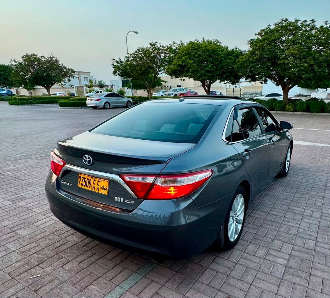 Car Image 2016 TOYOTA CAMRY XLE
