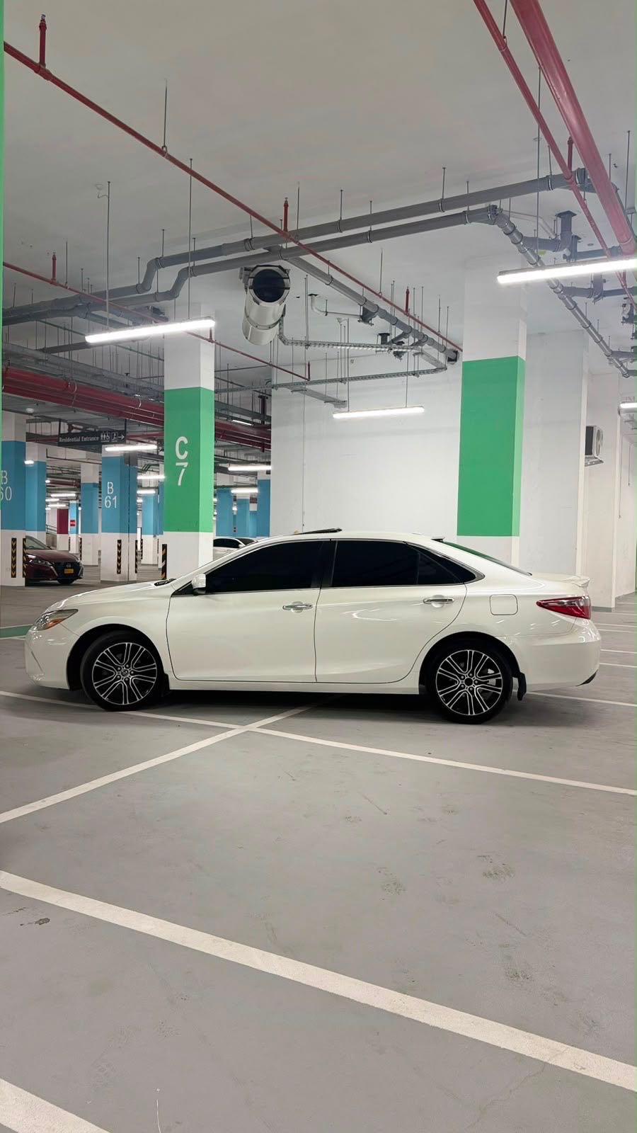 Car Image 2016 TOYOTA CAMRY XSE