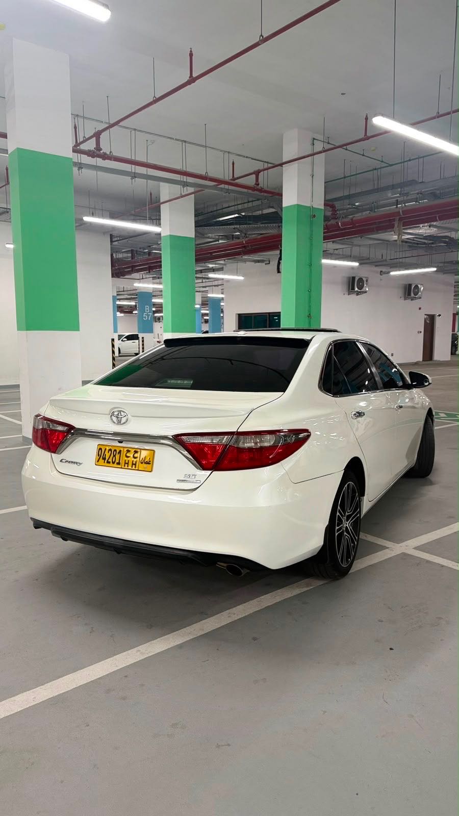 Car Image 2016 TOYOTA CAMRY XSE